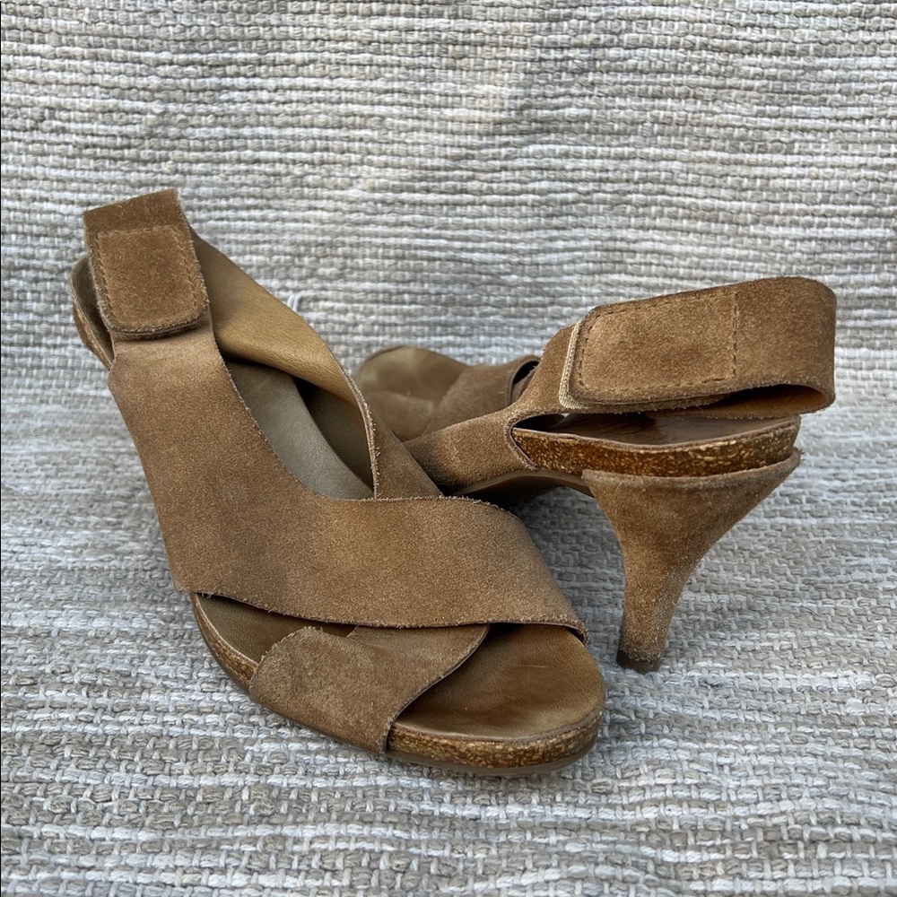 Pedro Garcia Libby Mid-Heel Crisscross Tan Suede Sandals Size 37